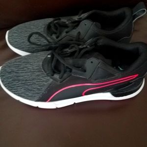 Neon womens Puma 8
